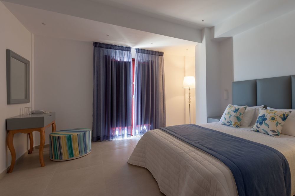 Mar N Mar Crown Hotel-Suites Kamári Екстериор снимка