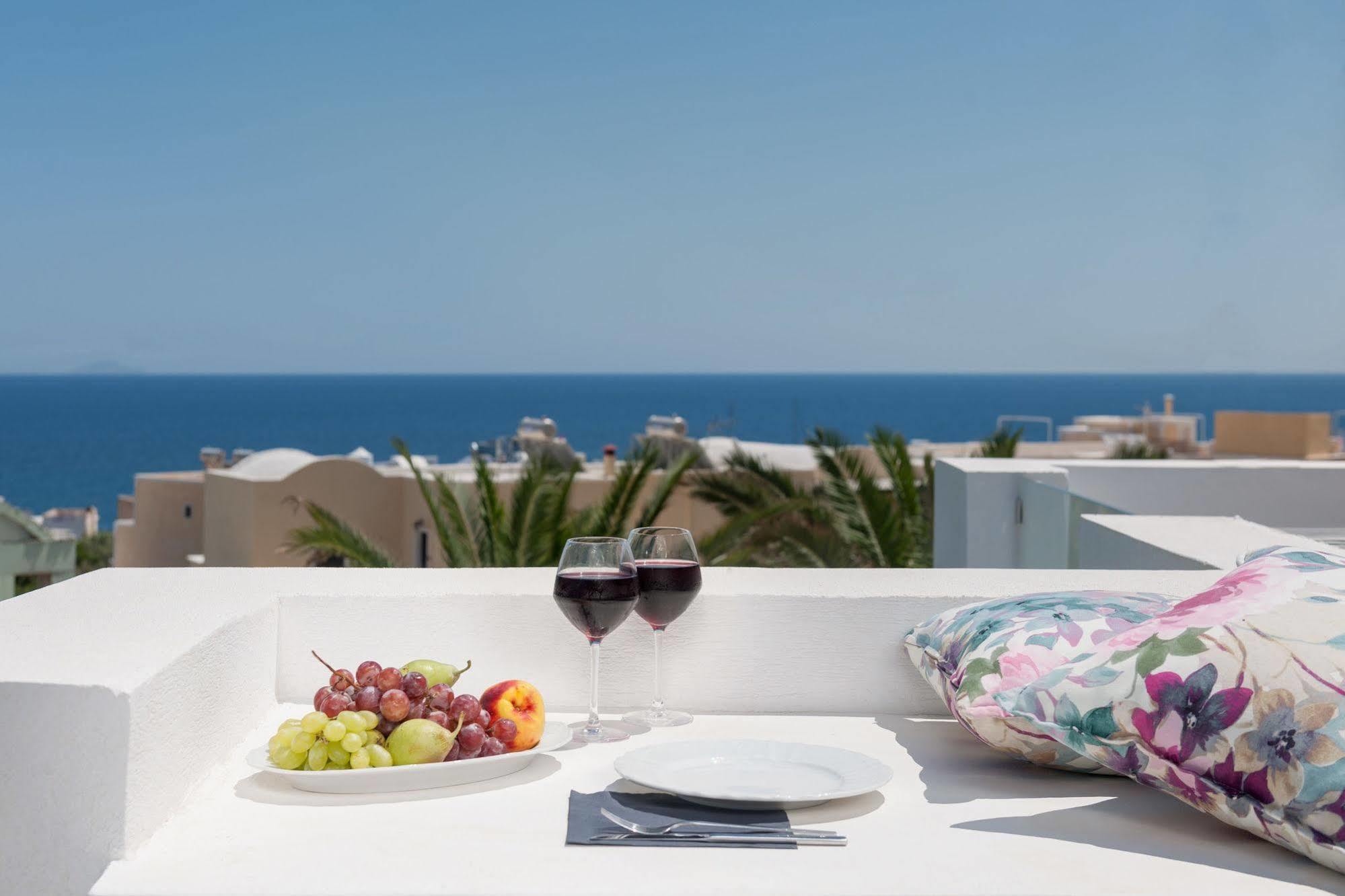 Mar N Mar Crown Hotel-Suites Kamári Екстериор снимка