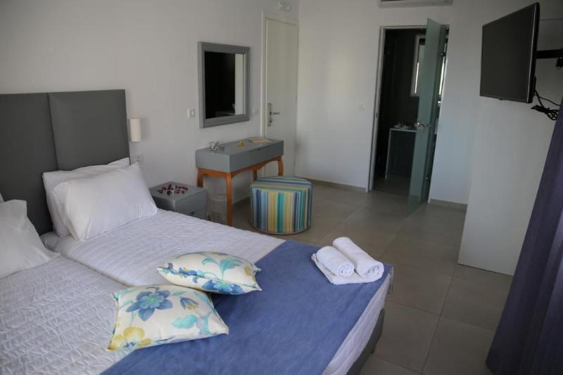 Mar N Mar Crown Hotel-Suites Kamári Екстериор снимка