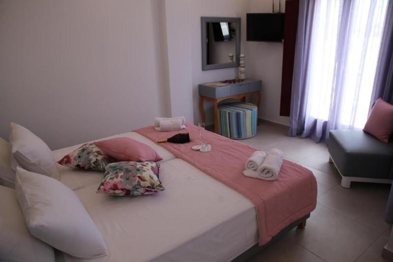 Mar N Mar Crown Hotel-Suites Kamári Екстериор снимка